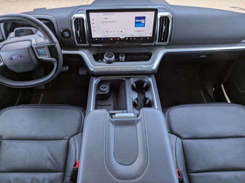 Used 2025 Ford Expedition Platinum AWD/4WD image 21