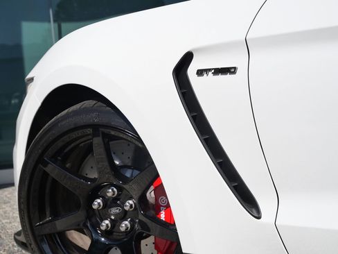 Used 2018 Ford Mustang Shelby GT350R w/ GT350R Equipment Group 920A image 7