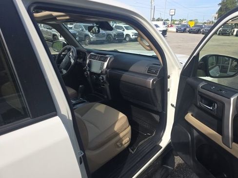 Used 2022 Toyota 4Runner SR5 Premium w/ Moonroof Package RWD image 43