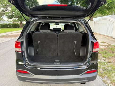 Used 2017 Kia Sorento LX image 8