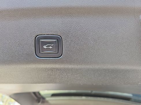 Used 2022 Chevrolet Tahoe LT w/ Luxury Package image 18