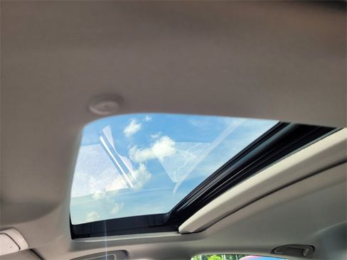 Used 2021 Honda Accord Touring image 12