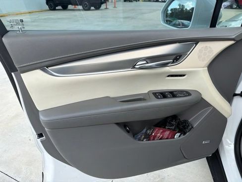 Used 2017 Cadillac XT5 Premium Luxury FWD image 30