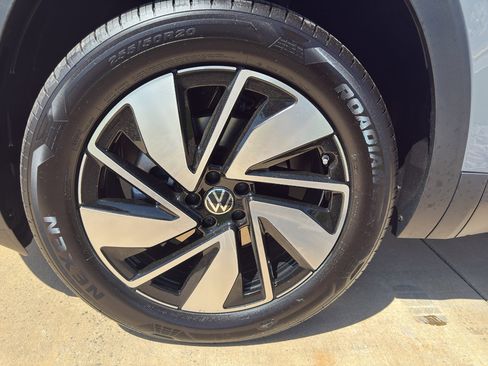 New 2025 Volkswagen Atlas SEL image 21