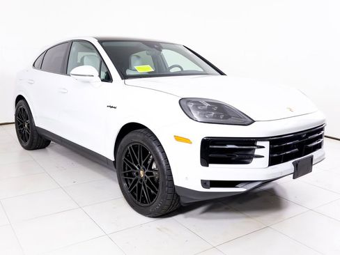 Certified 2025 Porsche Cayenne E-Hybrid Coupe AWD/4WD image 32