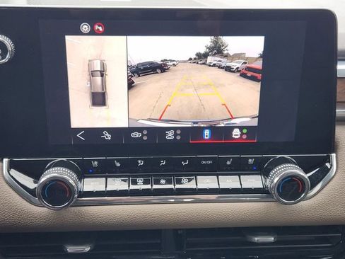 Used 2025 GMC Canyon Denali AWD/4WD image 6