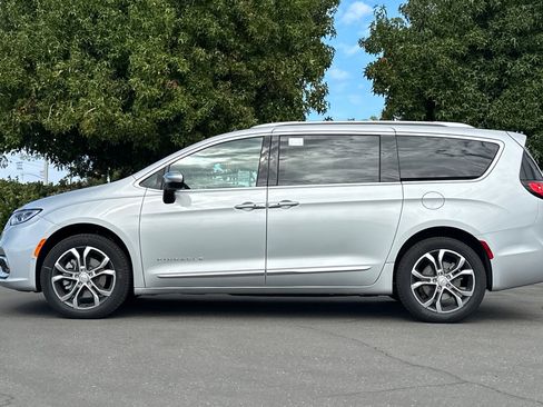 New 2026 Chrysler Pacifica Pinnacle w/ Trailer Tow Group image 7