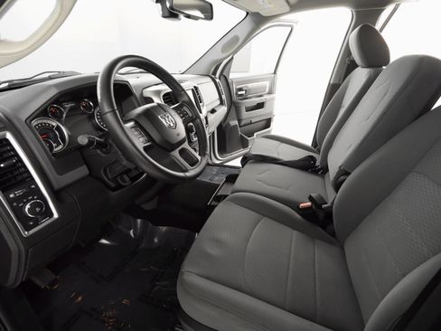 Used 2017 RAM 1500 Classic SLT w/ SLT Plus D￩cor Group image 13