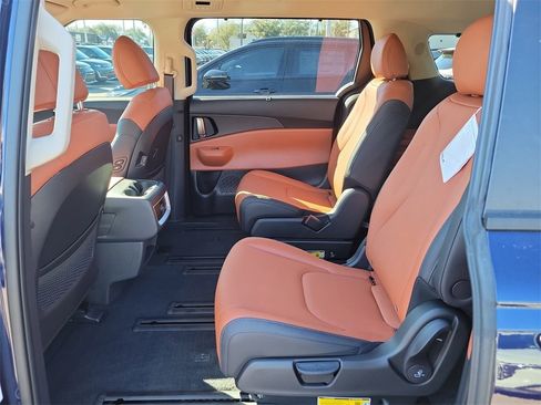 New 2026 Kia Carnival EX image 16