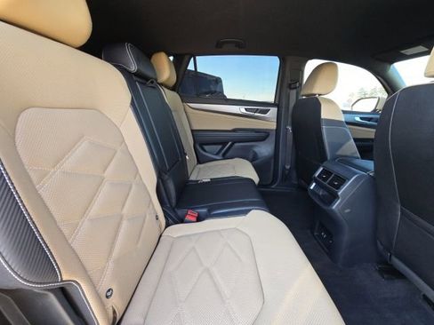 Used 2024 Volkswagen Atlas Cross Sport SE image 15
