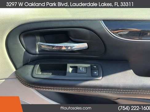 Used 2018 Dodge Grand Caravan SXT image 35