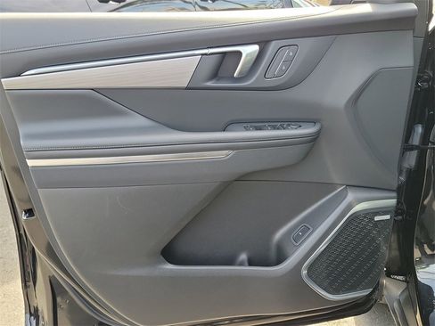 Used 2025 Buick Enclave Preferred image 21