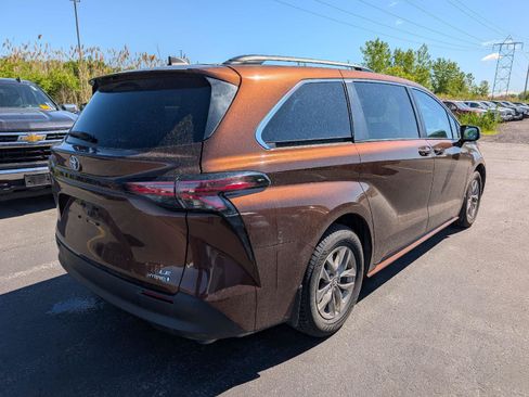Used 2022 Toyota Sienna LE FWD image 7
