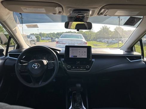 Used 2023 Toyota Corolla LE FWD image 5