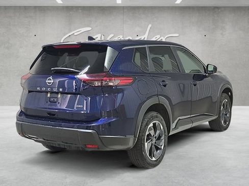 Used 2025 Nissan Rogue SV AWD/4WD image 16