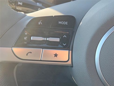 Used 2025 Hyundai Elantra SEL image 28