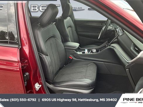 New 2025 Jeep Grand Cherokee L Altitude RWD image 8