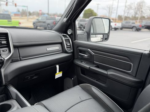 New 2026 RAM 3500 Laramie AWD/4WD image 17