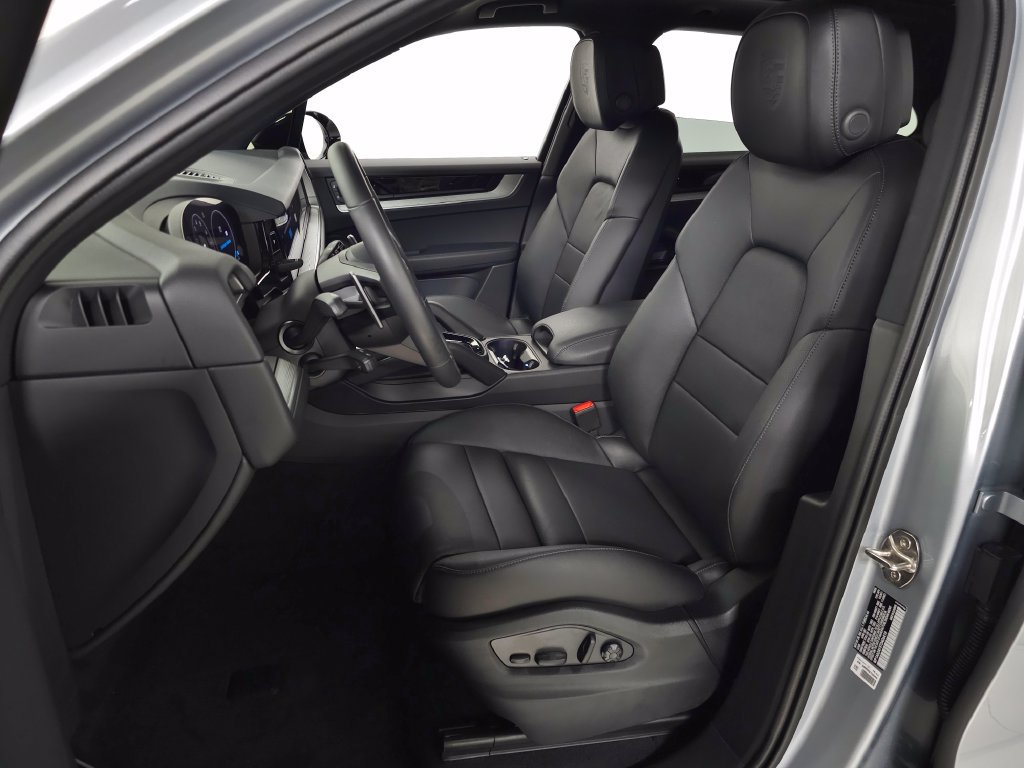 Used 2026 Porsche Cayenne AWD/4WD image 18