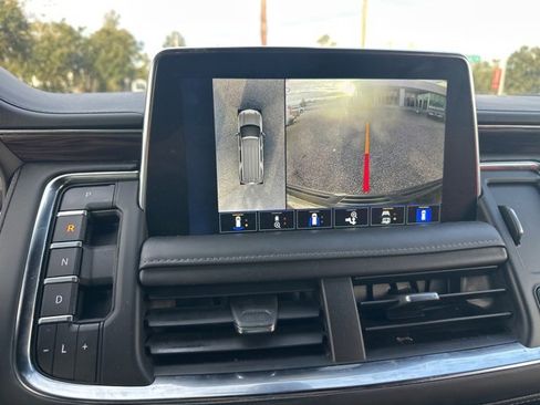 Used 2022 Chevrolet Suburban Z71 w/ Luxury Package image 14