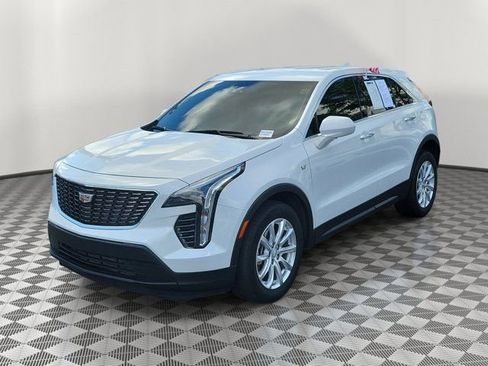 Used 2023 Cadillac XT4 Luxury FWD image 3