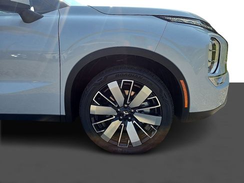 New 2025 Mitsubishi Outlander SE image 2