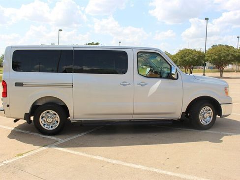 Used 2014 Nissan NV 3500 SL w/ Technology Package RWD image 10