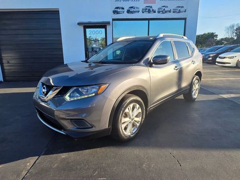 Used 2016 Nissan Rogue SV AWD/4WD image 2