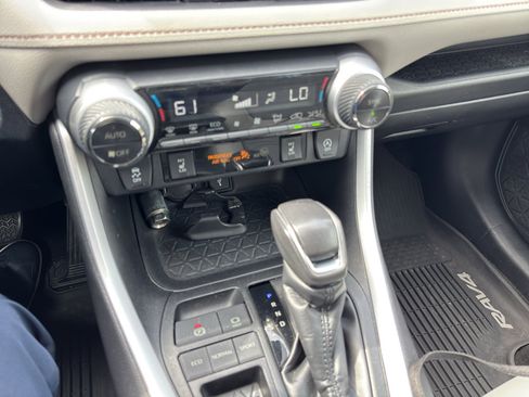 Certified 2020 Toyota RAV4 XLE Premium image 9