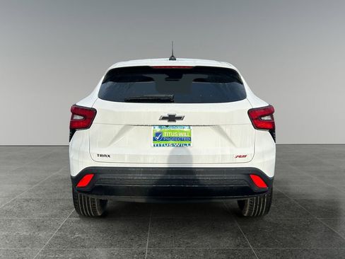 Used 2025 Chevrolet Trax RS w/ Sunroof Package FWD image 7
