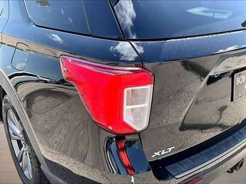 Used 2021 Ford Explorer XLT w/ Equipment Group 202A AWD/4WD image 31