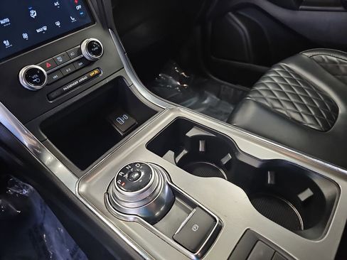 Used 2024 Ford Edge Titanium image 23