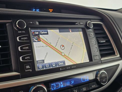 Used 2018 Toyota Highlander Limited FWD image 27