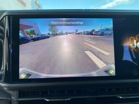 Used 2025 Jeep Gladiator Sport image 23