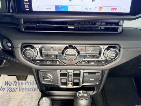 Used 2024 Jeep Wrangler Unlimited Sahara w/ Technology Group AWD/4WD image 12