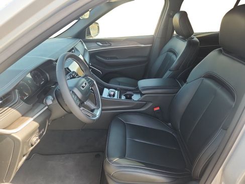 New 2026 Jeep Grand Cherokee Limited w/ Limited Altitude Package RWD image 9
