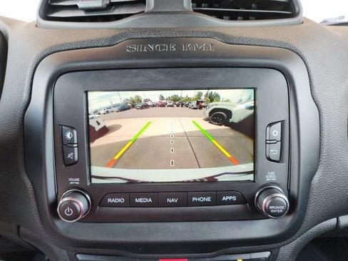 Used 2017 Jeep Renegade Altitude AWD/4WD image 13