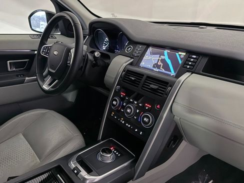 Used 2016 Land Rover Discovery Sport SE image 25