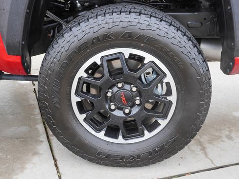 Used 2025 Toyota Tacoma TRD Off-Road image 13