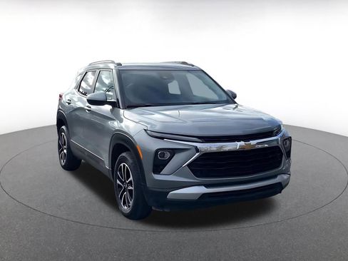 Used 2025 Chevrolet TrailBlazer LT image 3