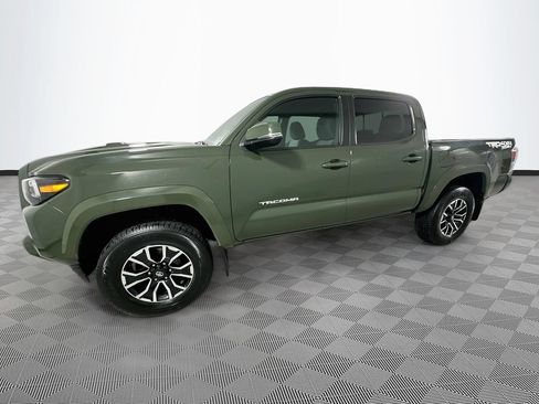 Used 2021 Toyota Tacoma TRD Sport w/ Technology Package AWD/4WD image 4