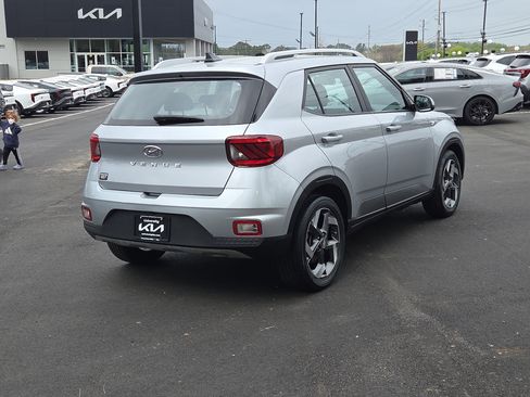 Used 2022 Hyundai Venue SEL w/ Cargo Package image 3