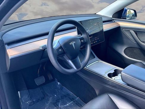 Used 2023 Tesla Model Y Long Range image 17