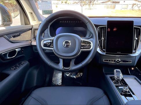 Used 2025 Volvo XC90 B5 Core w/ Protection Package Premier image 8