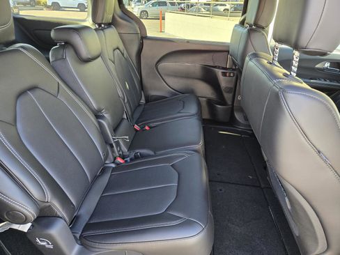 New 2026 Chrysler Pacifica Select image 29