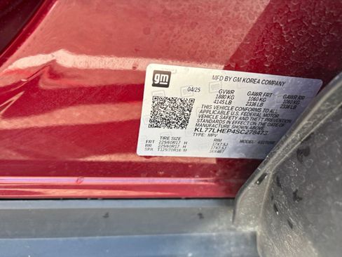 Used 2025 Chevrolet Trax LT w/ LT Convenience Package image 28