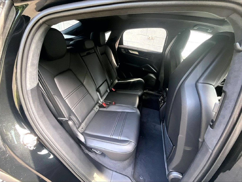Used 2026 Porsche Cayenne GTS AWD/4WD image 21