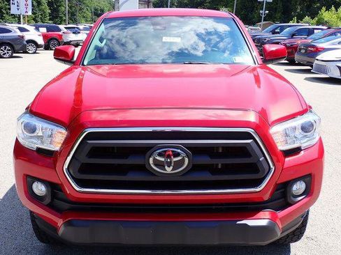 Certified 2023 Toyota Tacoma SR5 AWD/4WD image 8