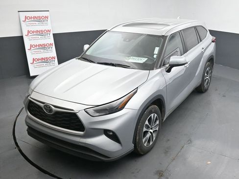 Used 2023 Toyota Highlander XLE image 12
