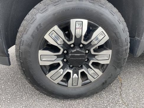 Used 2025 GMC Sierra 2500 Denali w/ Technology Package AWD/4WD image 16